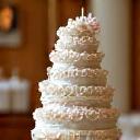 お客様の結婚式で使われた華やかなウェディングケーキ